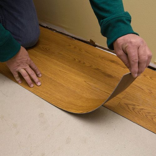 ht_install-vinyl-plank-flooring-peelandstick